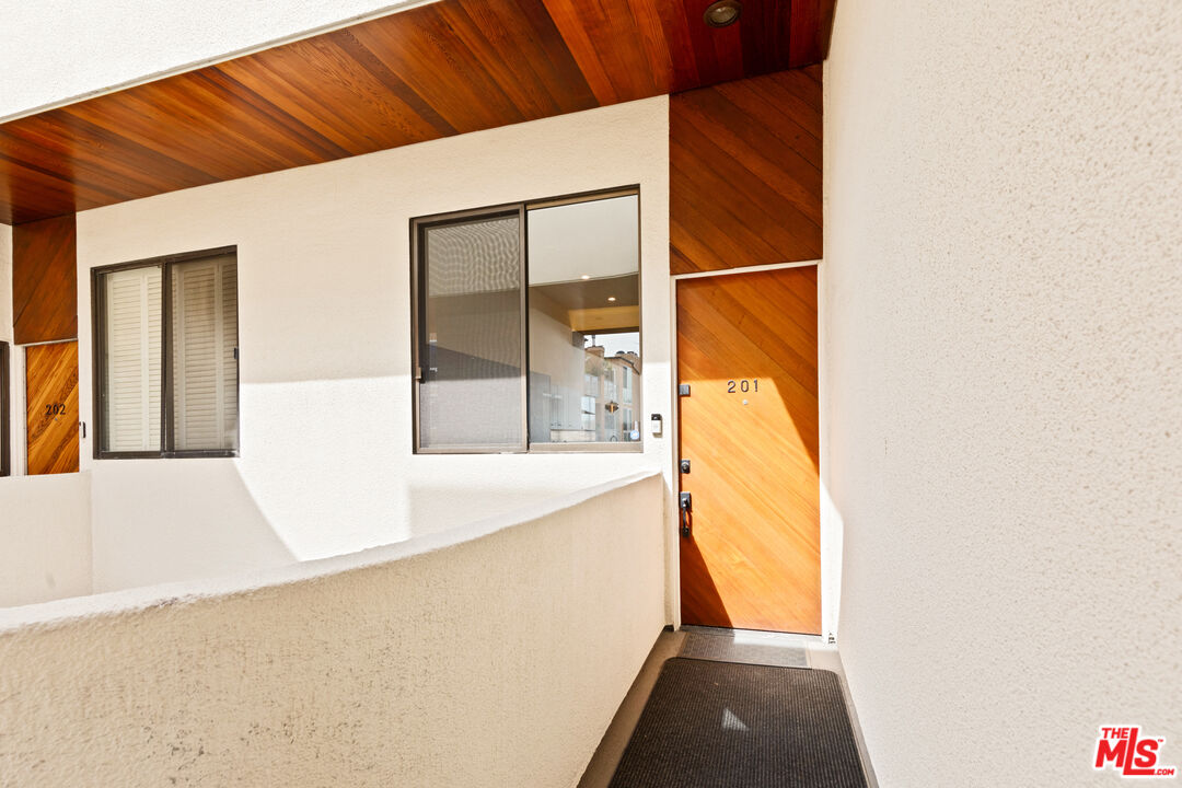 6209 Pacific Ave Unit: 201
