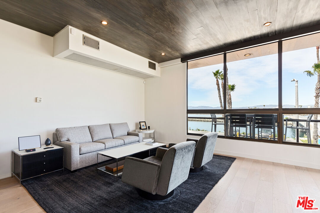 6209 Pacific Ave Unit: 201