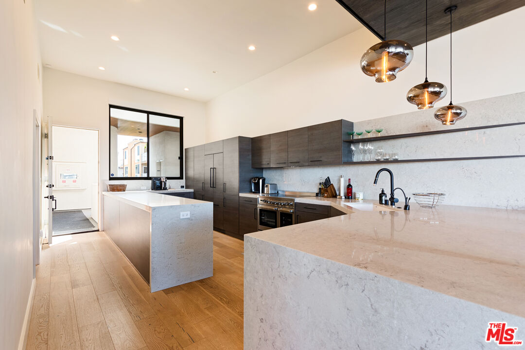 6209 Pacific Ave Unit: 201
