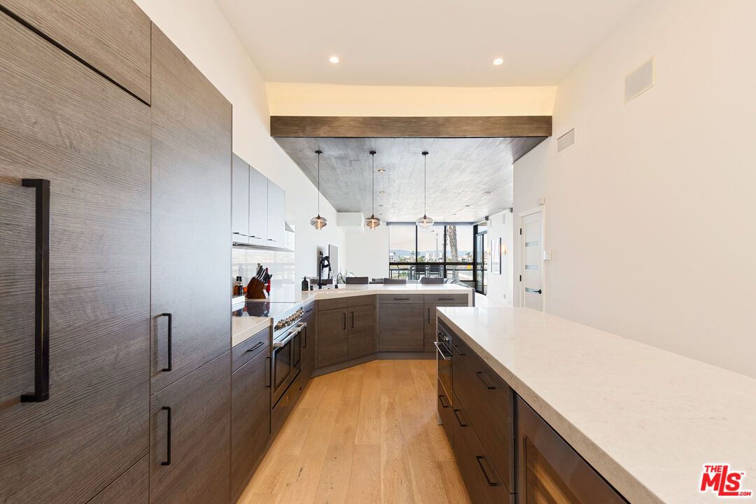 6209 Pacific Ave Unit: 201