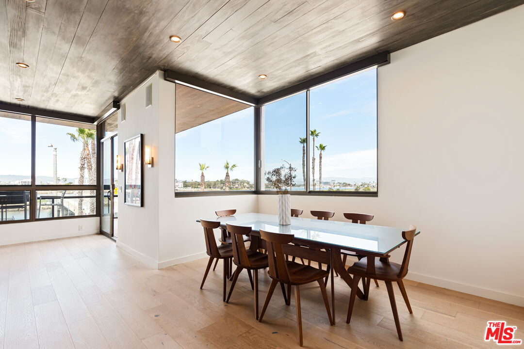 6209 Pacific Ave Unit: 201