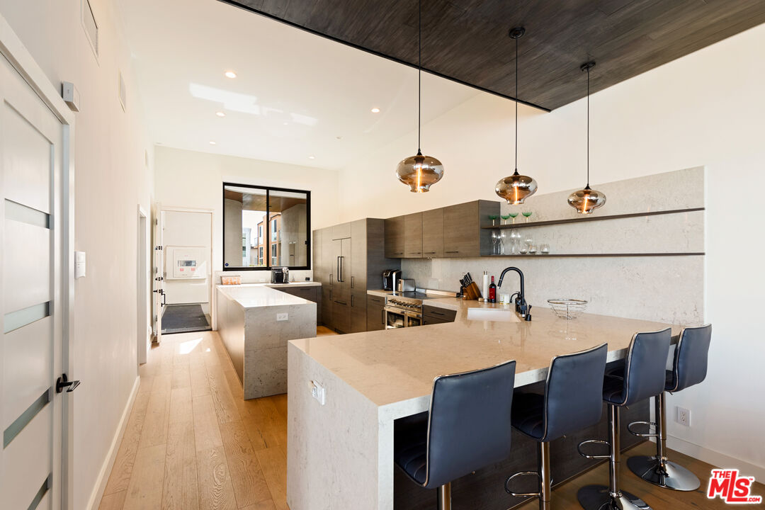 6209 Pacific Ave Unit: 201