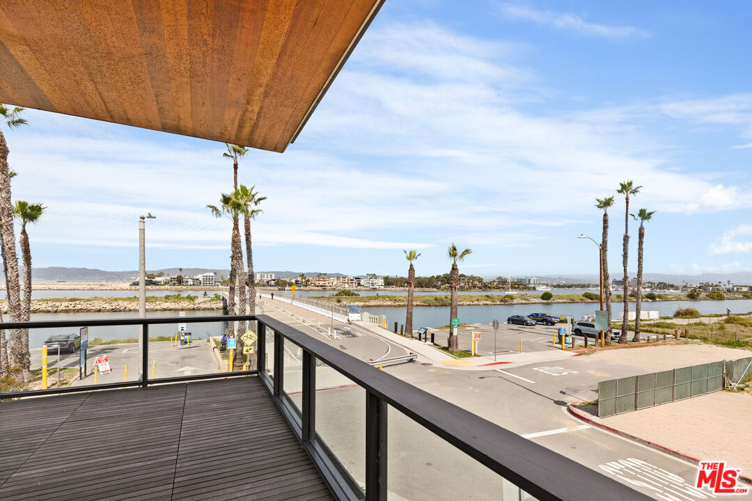 6209 Pacific Ave Unit: 201