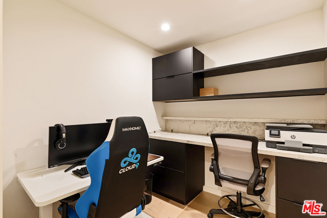 6209 Pacific Ave Unit: 201