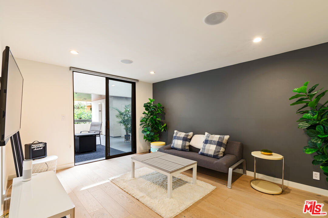 6209 Pacific Ave Unit: 201