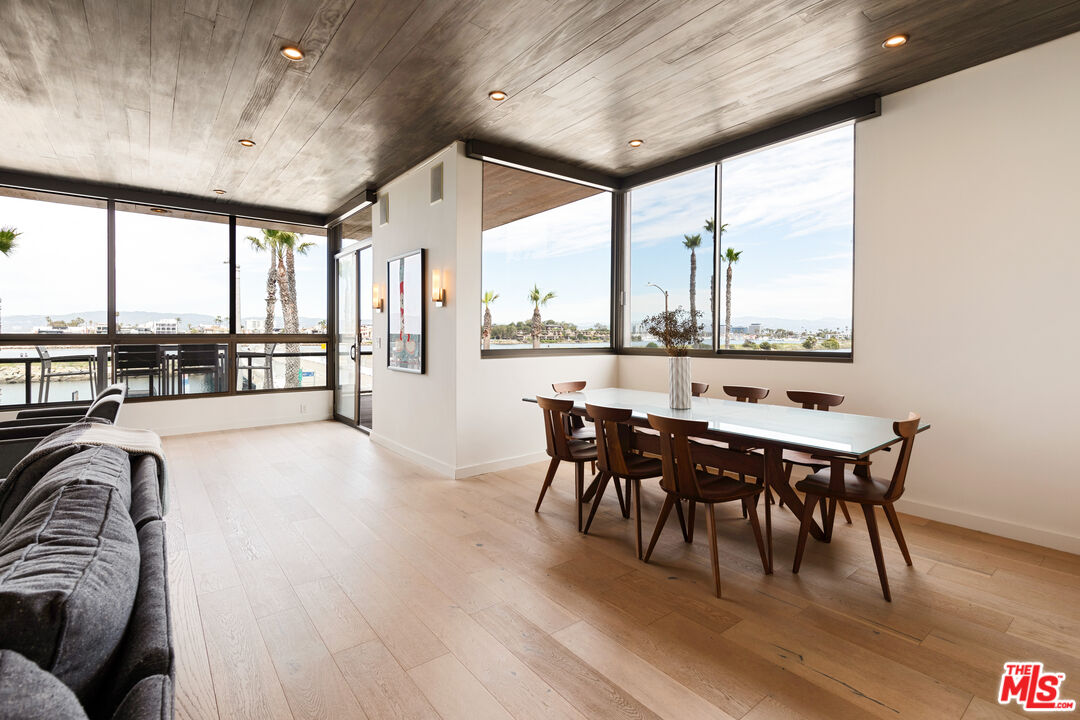 6209 Pacific Ave Unit: 201