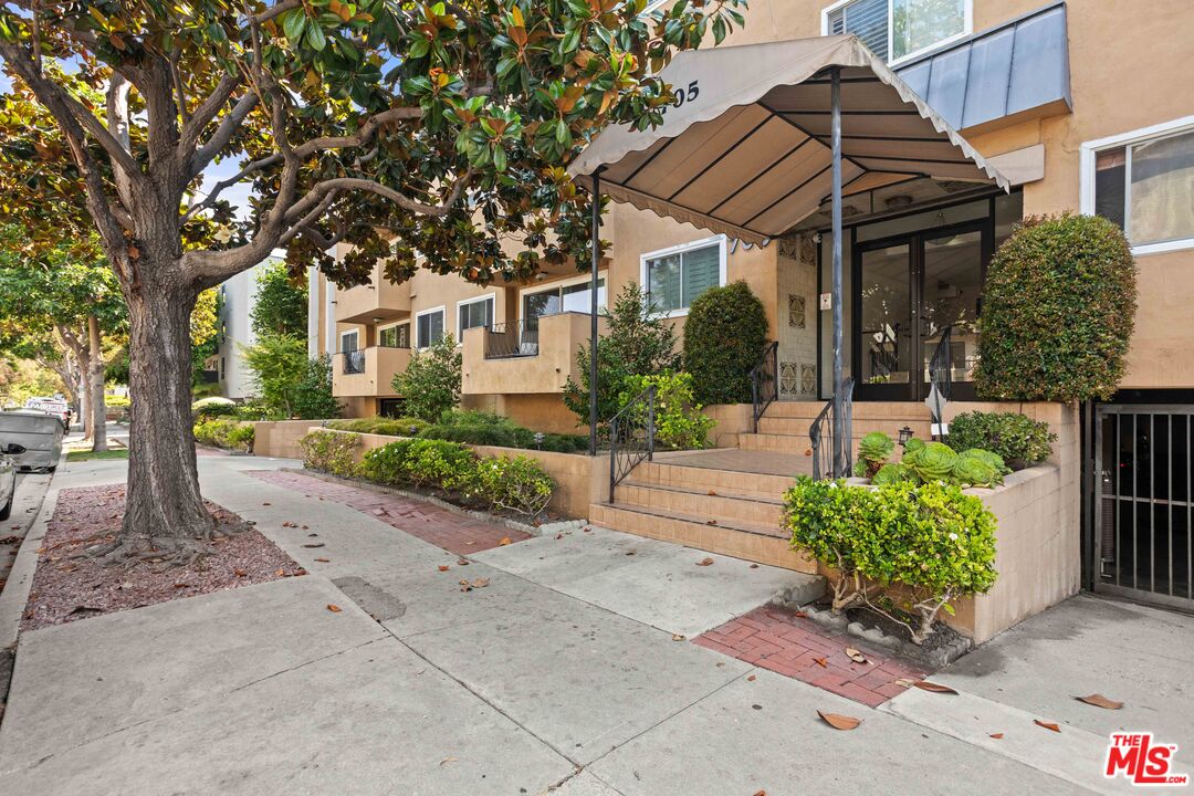 705 Westmount Dr Unit: 209