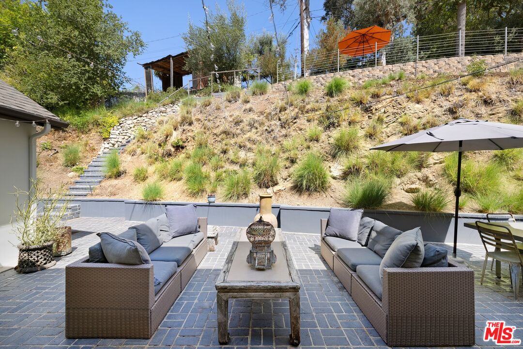 5733 Valley Oak Dr