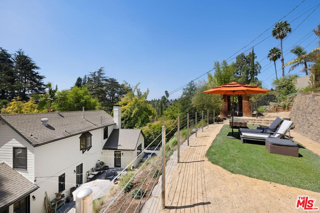 5733 Valley Oak Dr