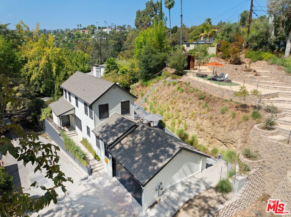 5733 Valley Oak Dr