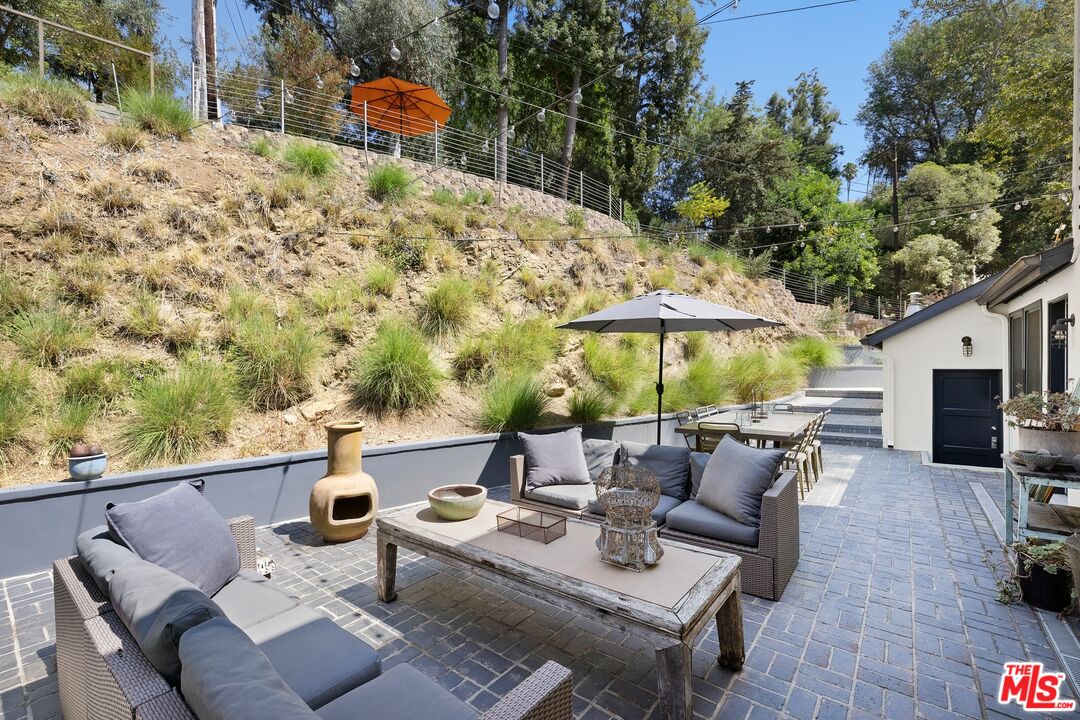 5733 Valley Oak Dr