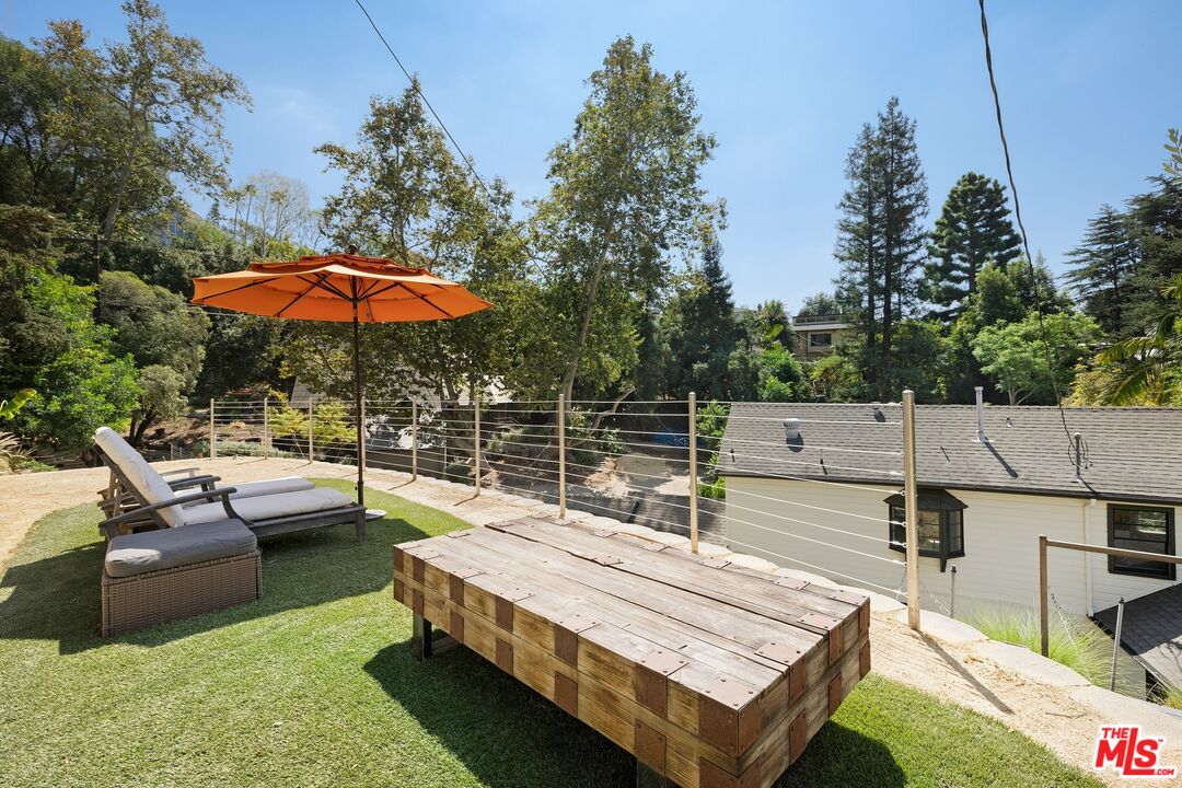 5733 Valley Oak Dr