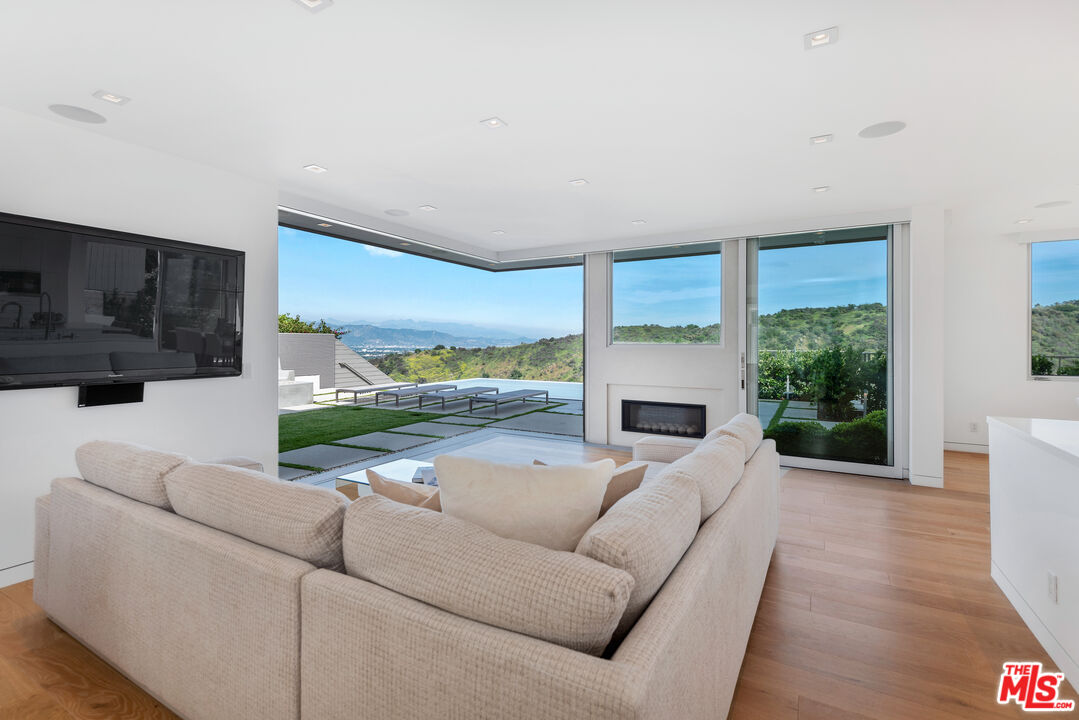 3642 Beverly Ridge Dr