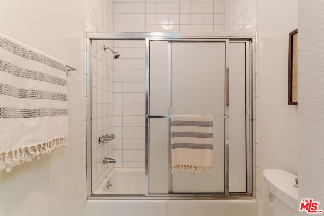 1161 Amherst Ave Unit: 204