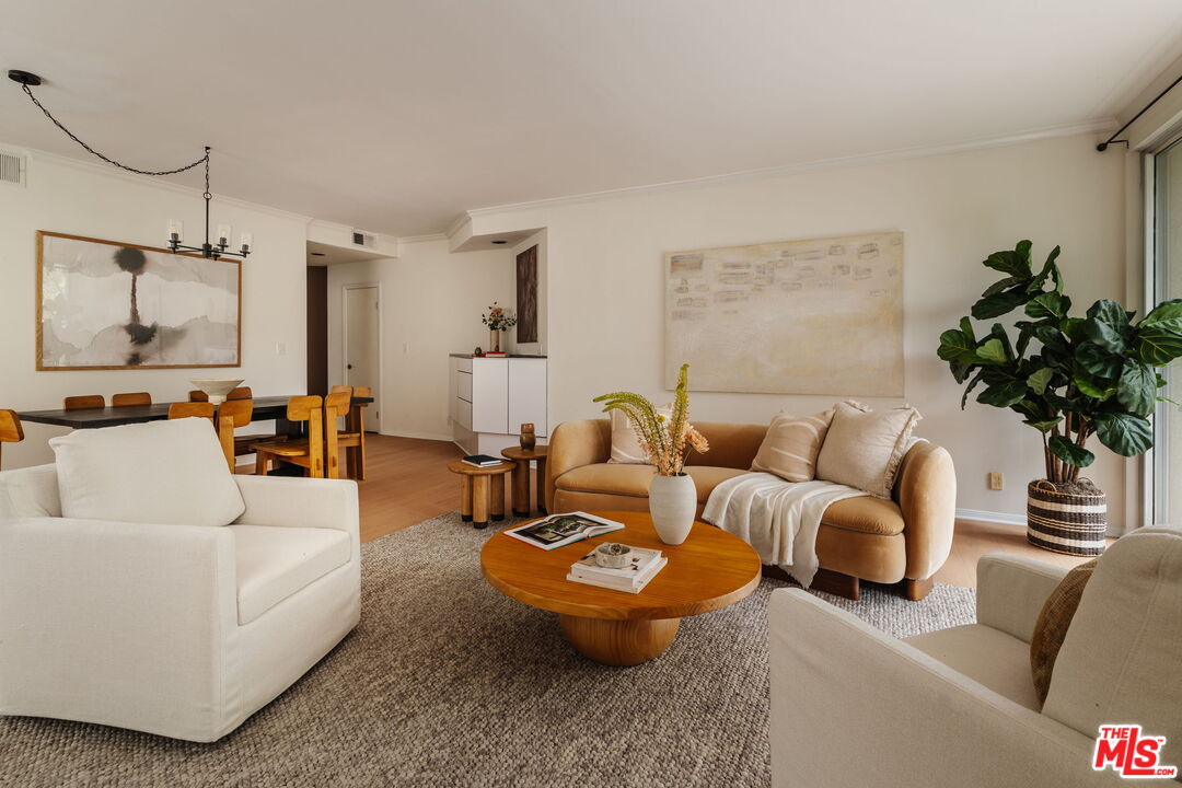 1161 Amherst Ave Unit: 204