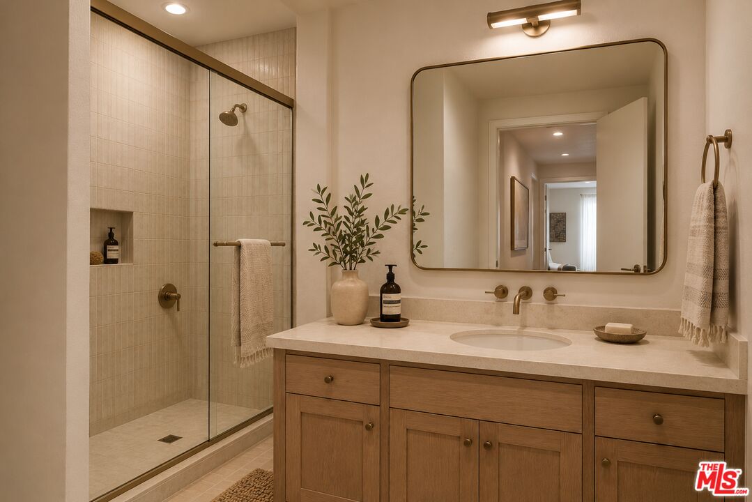 1161 Amherst Ave Unit: 204