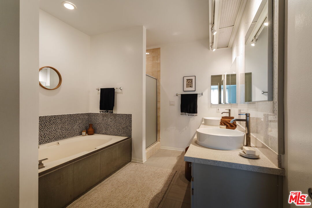 1161 Amherst Ave Unit: 204