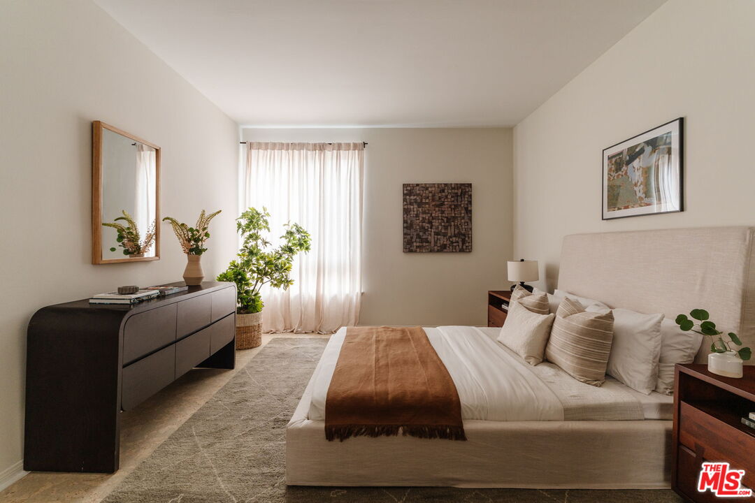1161 Amherst Ave Unit: 204