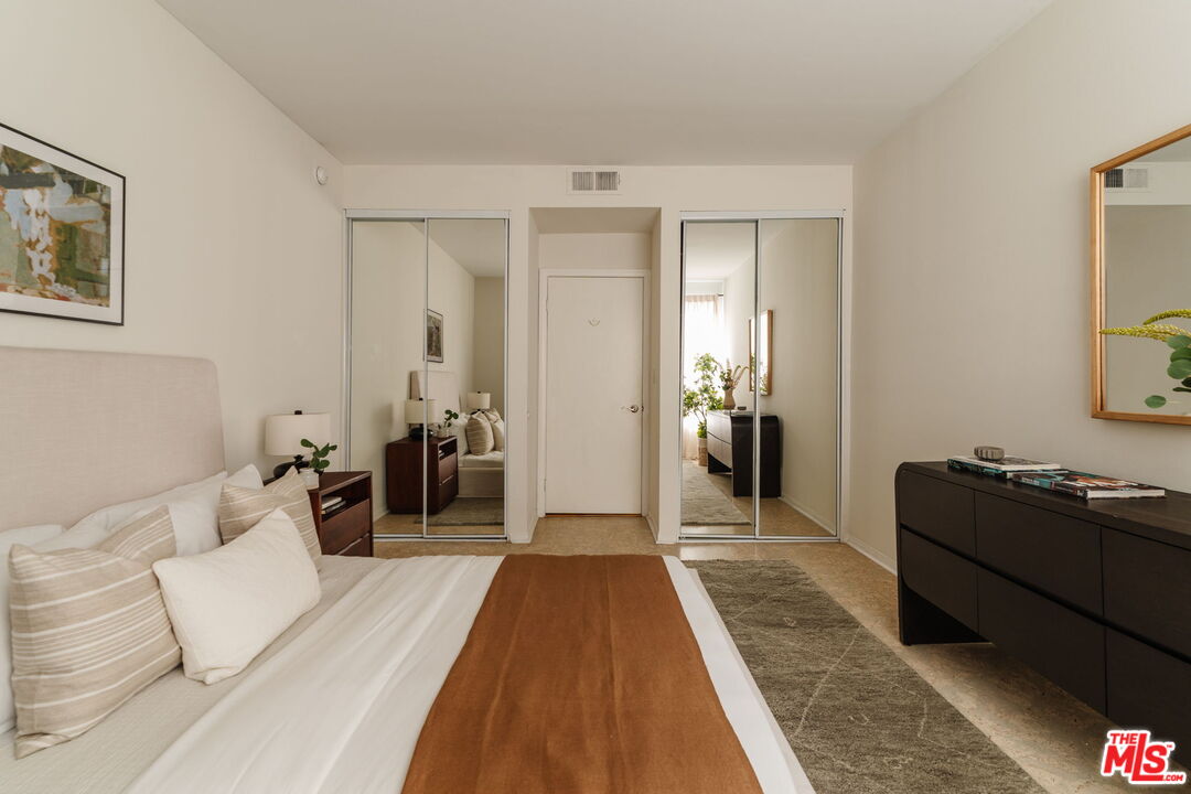 1161 Amherst Ave Unit: 204