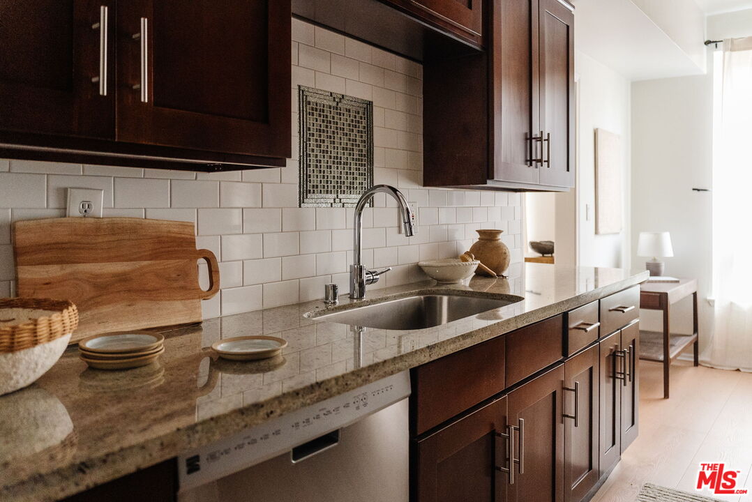 1161 Amherst Ave Unit: 204