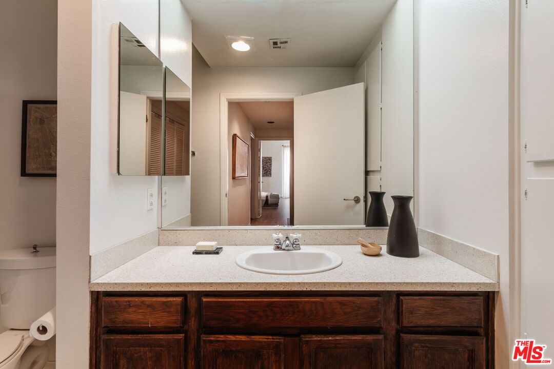 1161 Amherst Ave Unit: 204