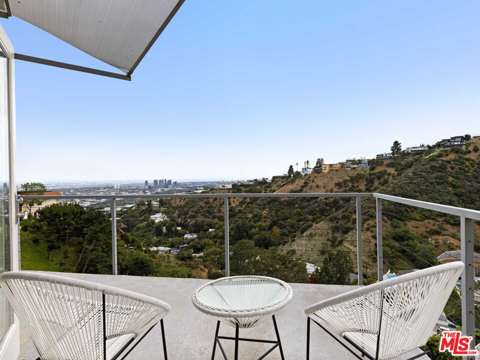 1885 Sunset Plaza Dr