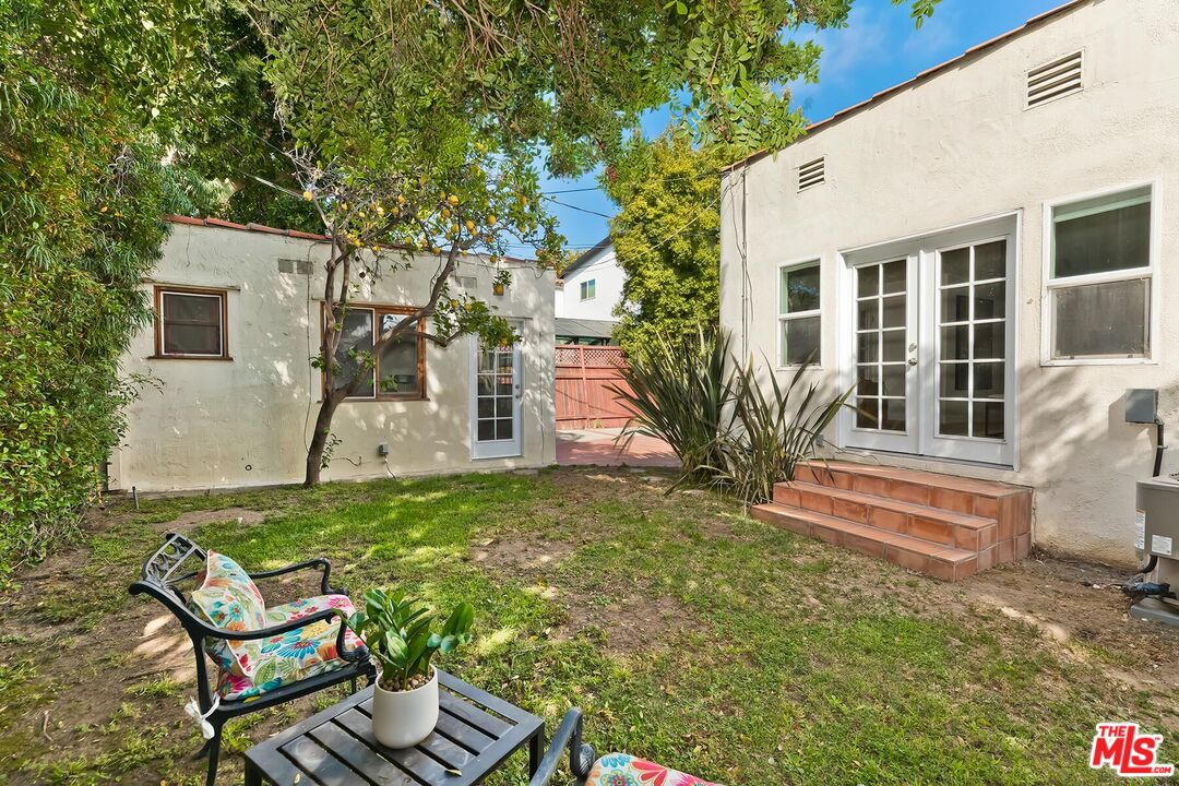 10525 Almayo Ave