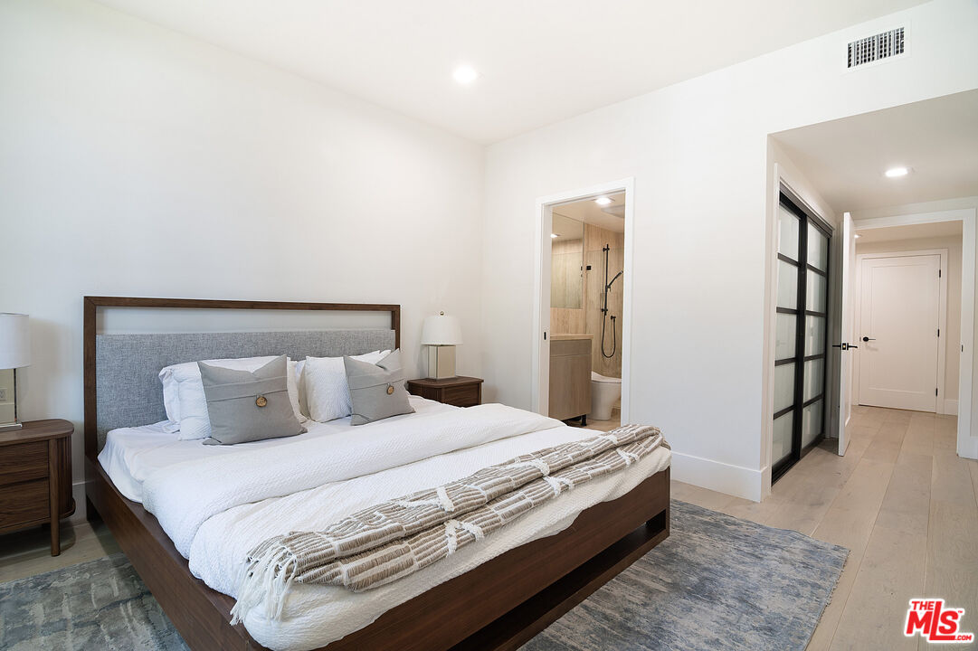 458 N Oakhurst Dr Unit: 104