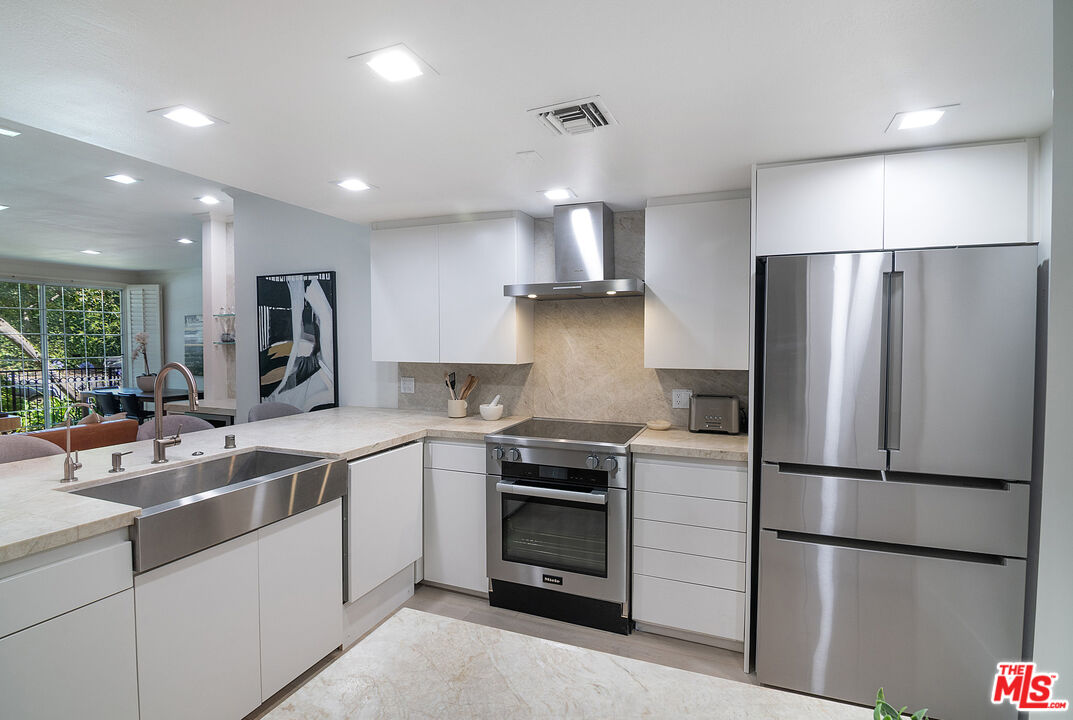 458 N Oakhurst Dr Unit: 104
