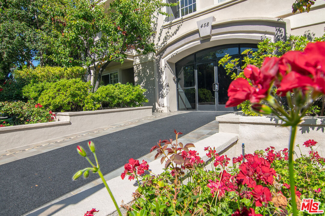 458 N Oakhurst Dr Unit: 104