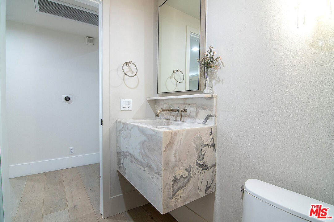 458 N Oakhurst Dr Unit: 104