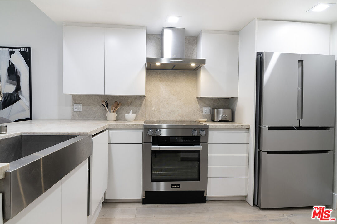 458 N Oakhurst Dr Unit: 104