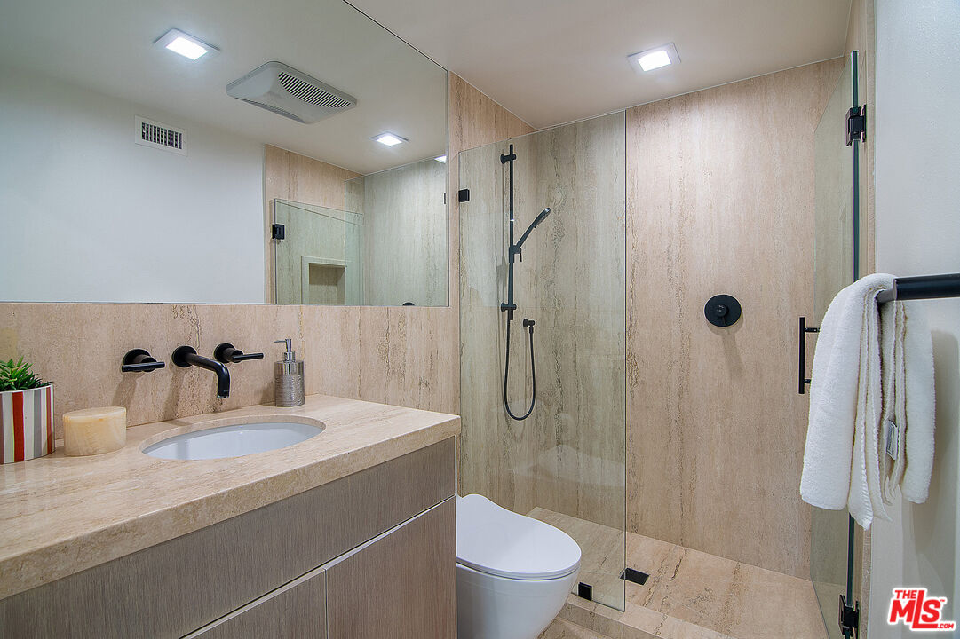458 N Oakhurst Dr Unit: 104