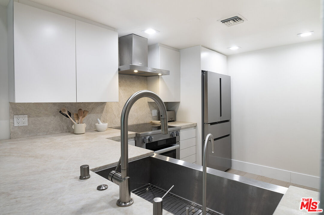 458 N Oakhurst Dr Unit: 104