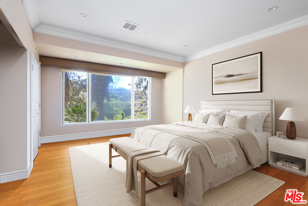 13355 Mulholland Dr