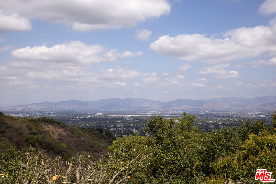 13355 Mulholland Dr
