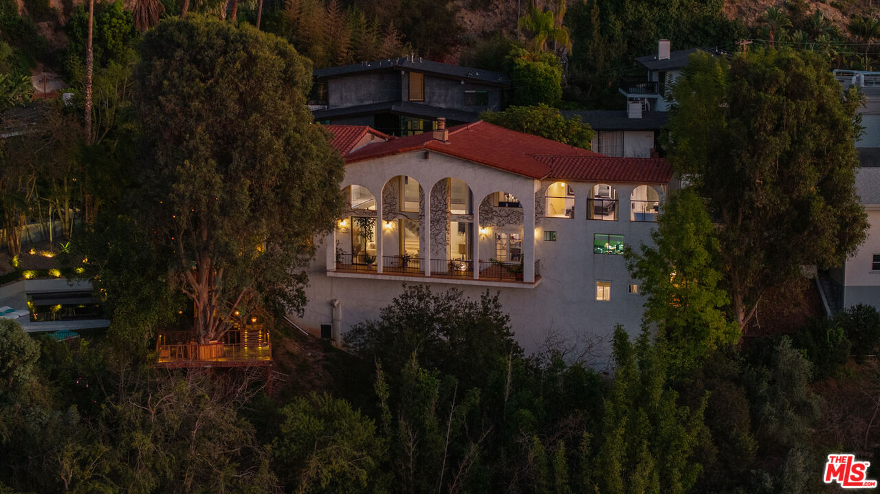 2299 Gloaming Way