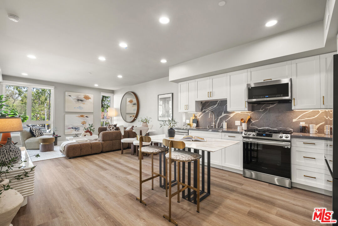 7428 Santa Monica Blvd Unit: 402