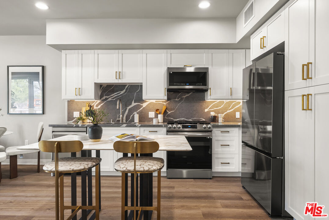 7428 Santa Monica Blvd Unit: 402