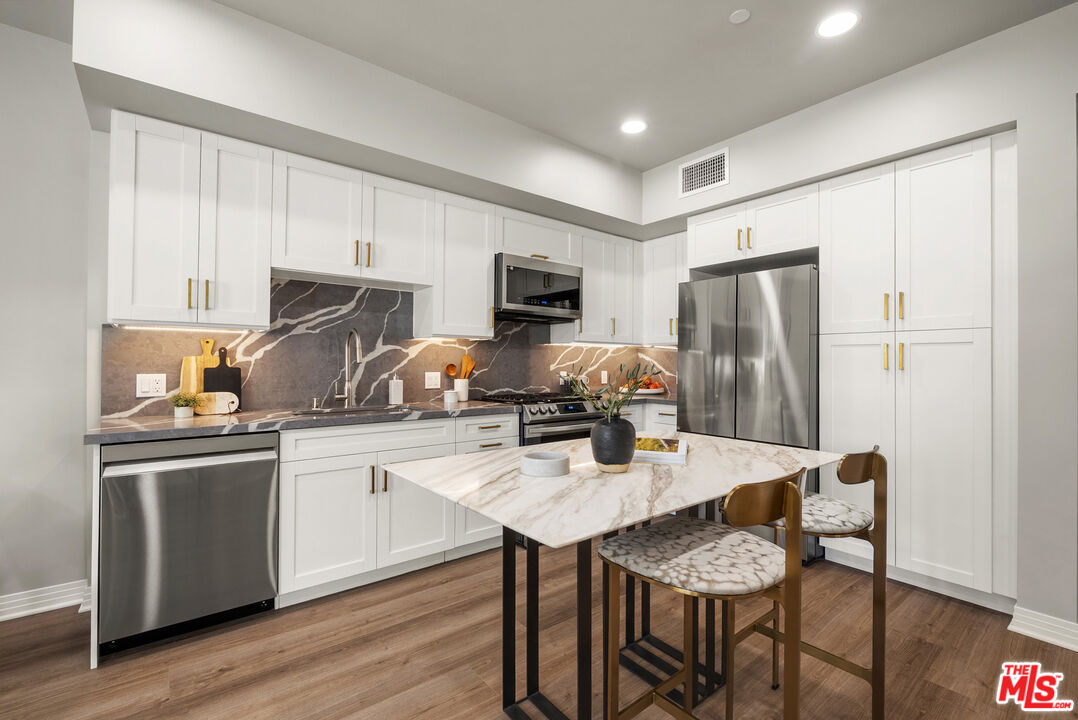 7428 Santa Monica Blvd Unit: 402