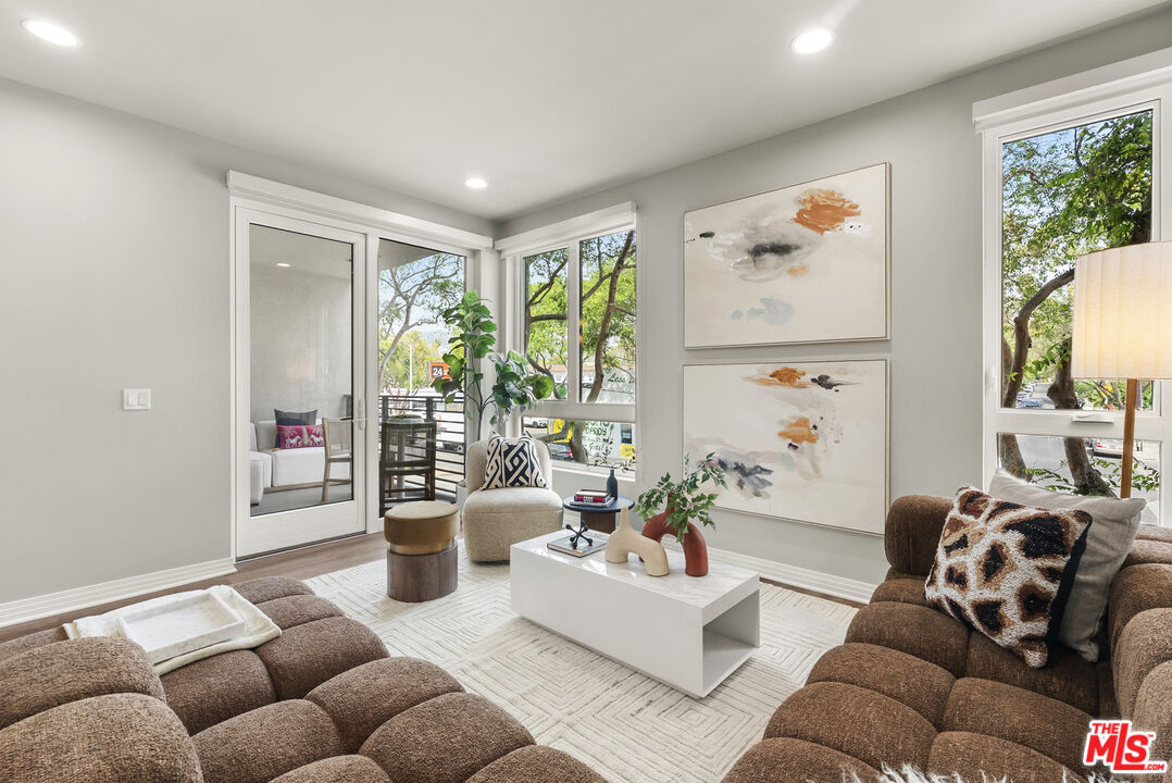 7428 Santa Monica Blvd Unit: 402