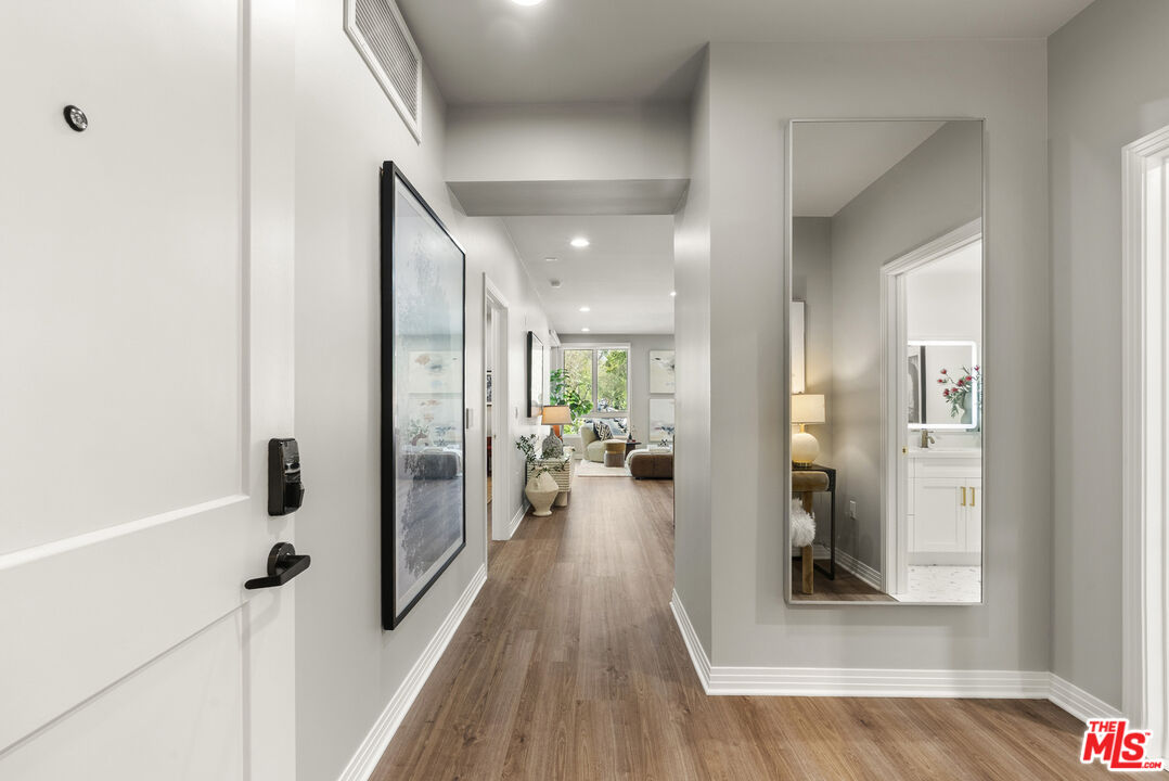 7428 Santa Monica Blvd Unit: 402