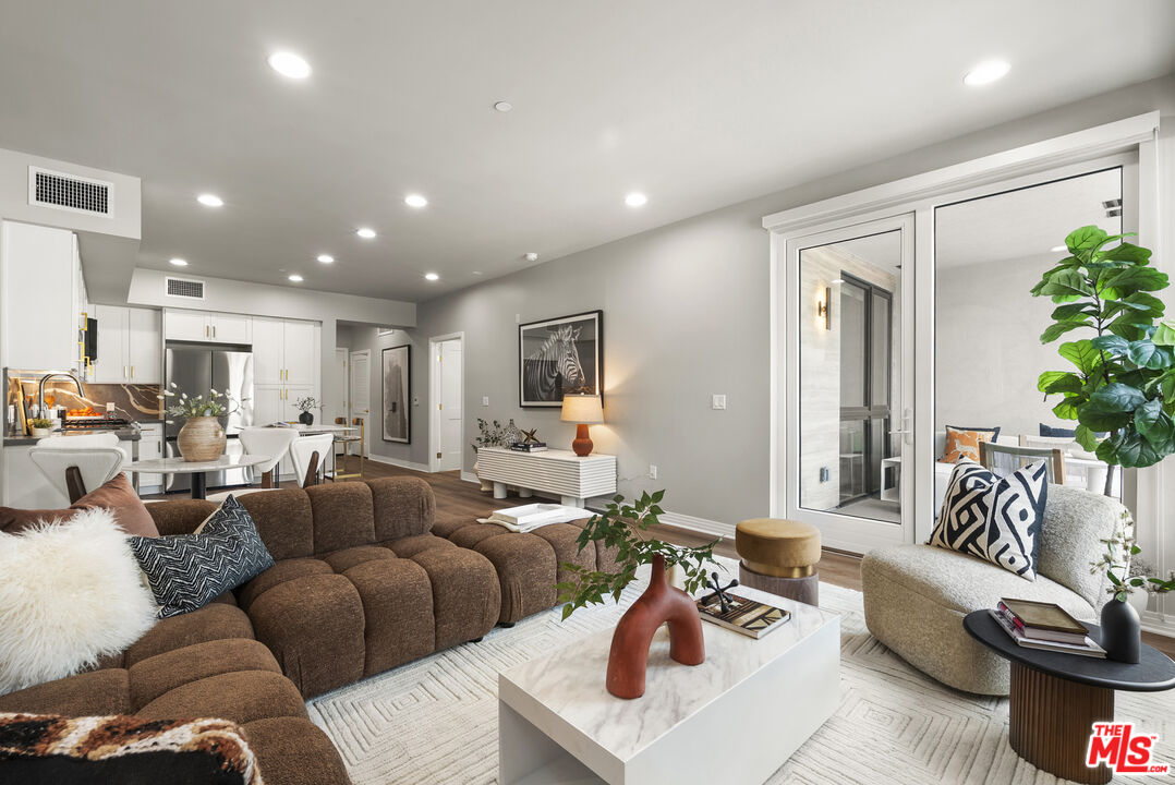 7428 Santa Monica Blvd Unit: 402