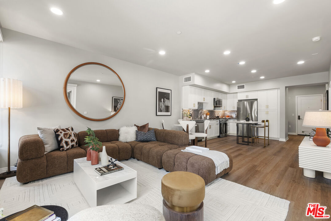 7428 Santa Monica Blvd Unit: 402