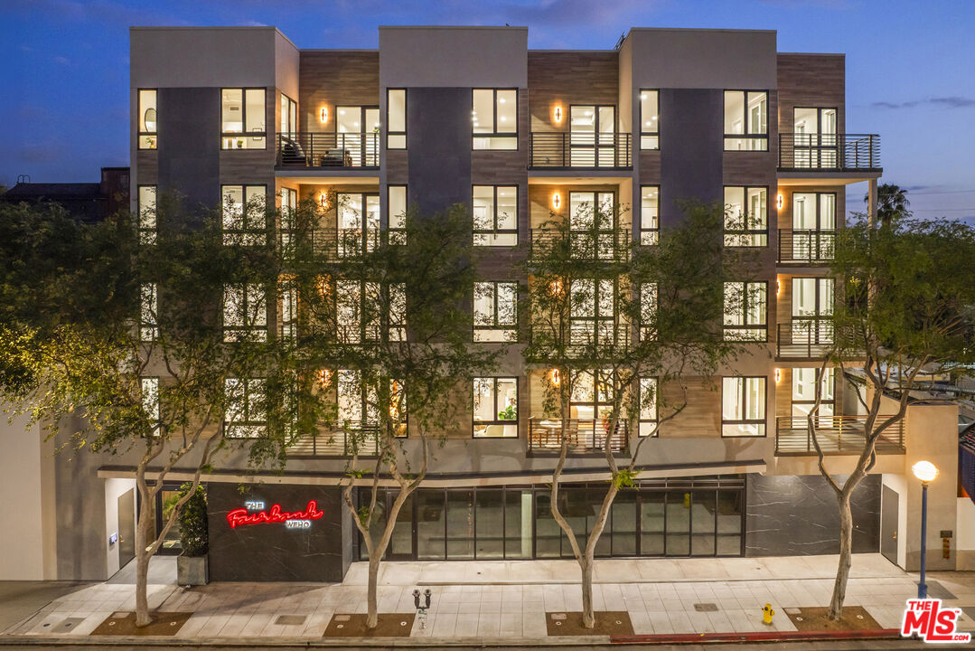 7428 Santa Monica Blvd Unit: 402