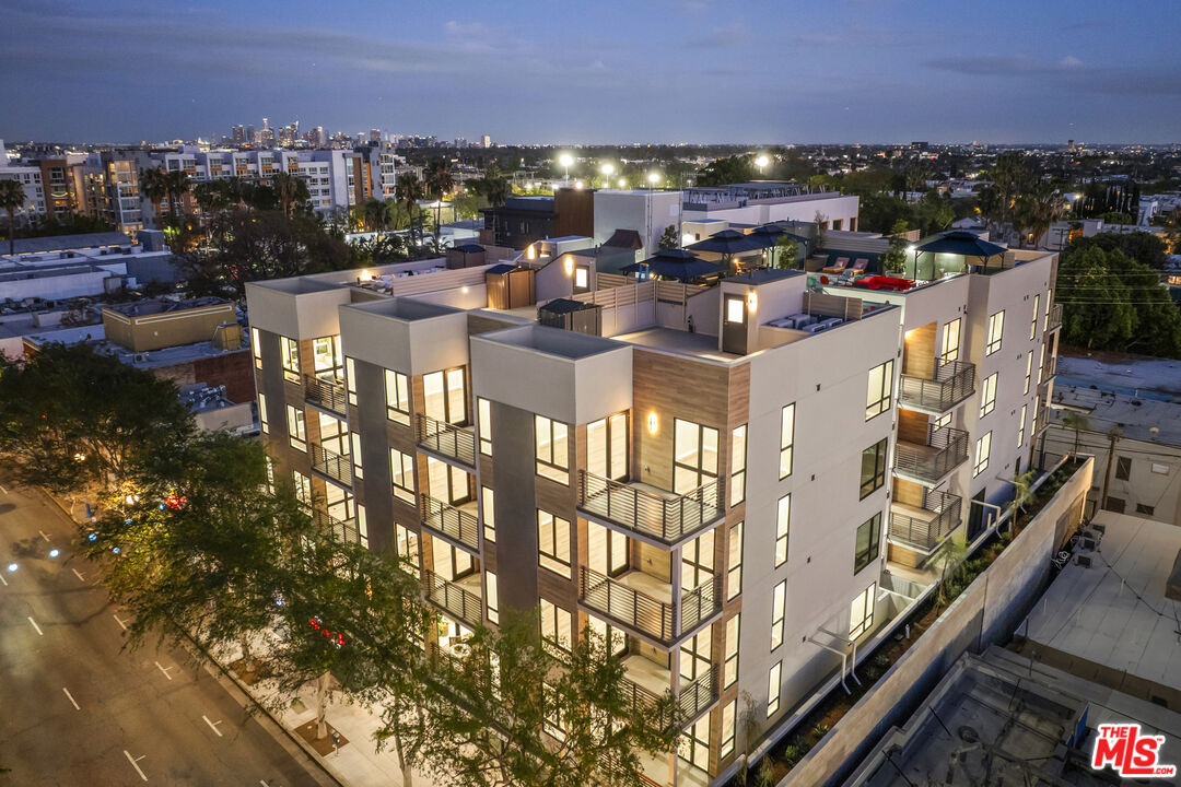 7428 Santa Monica Blvd Unit: 402