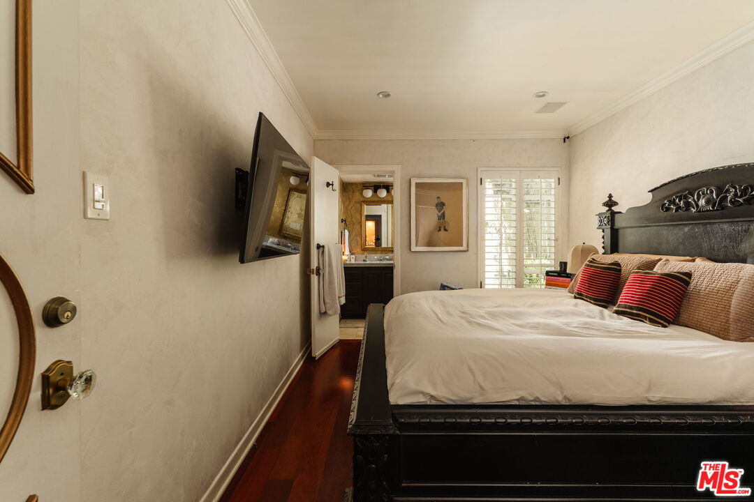 1219 Sunset Plaza Dr Unit: 3