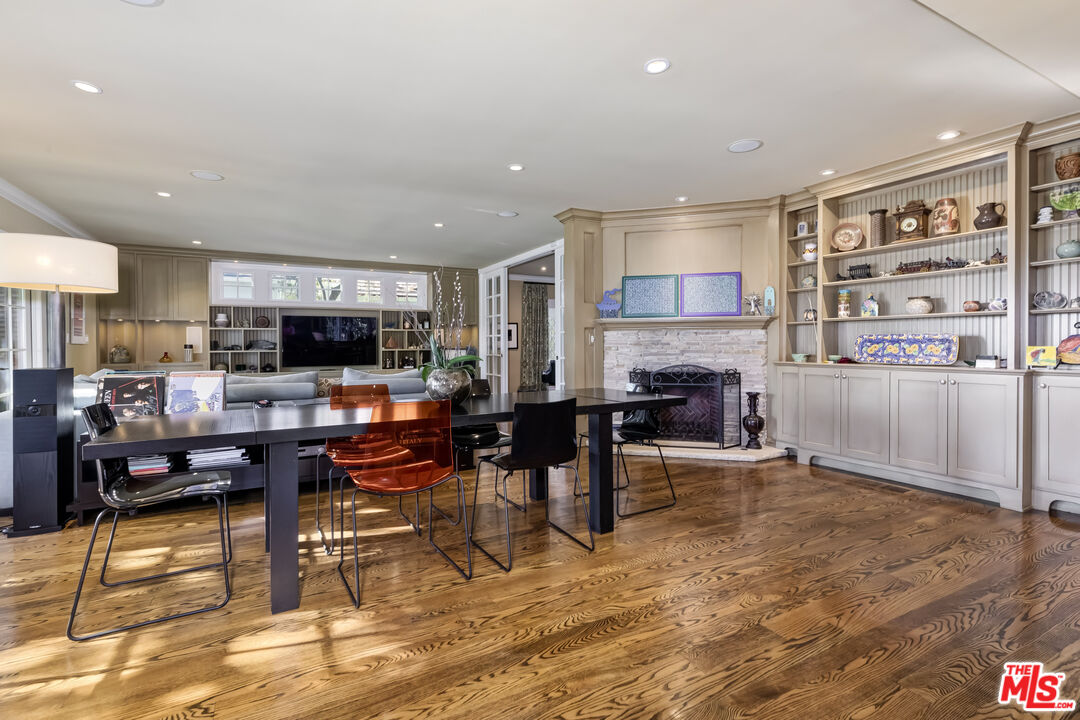 2855 Club Dr