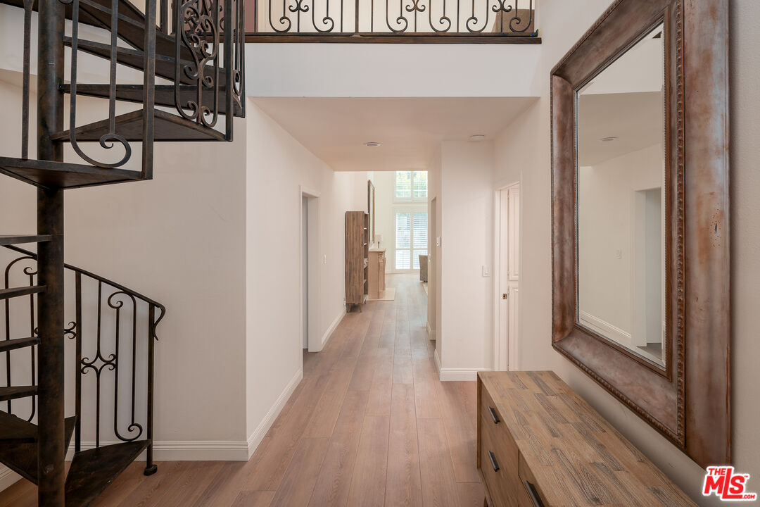 2337 Fox Hills Dr Unit: 102