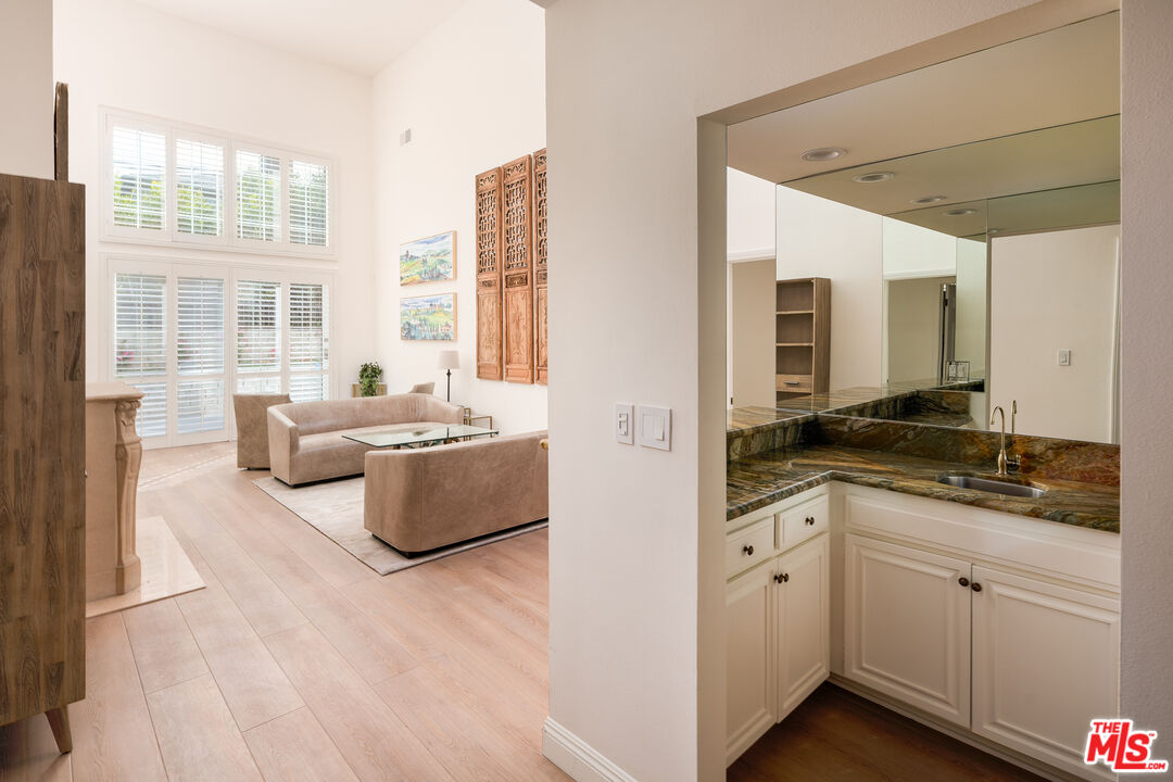 2337 Fox Hills Dr Unit: 102